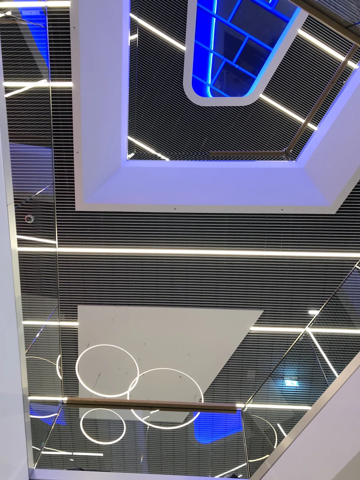 NOC Weiden: Oberlichter mit LED-Wire-System